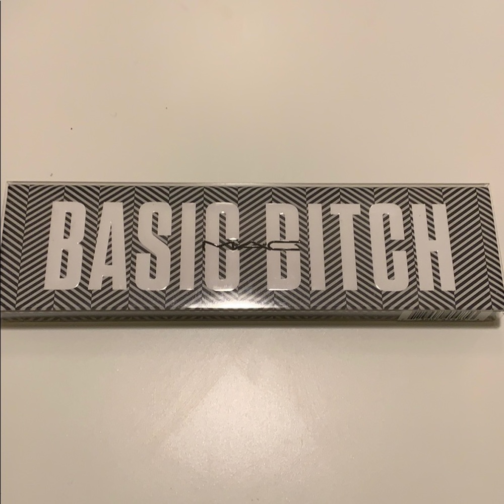 MAC girls Basic Bitch Palette
